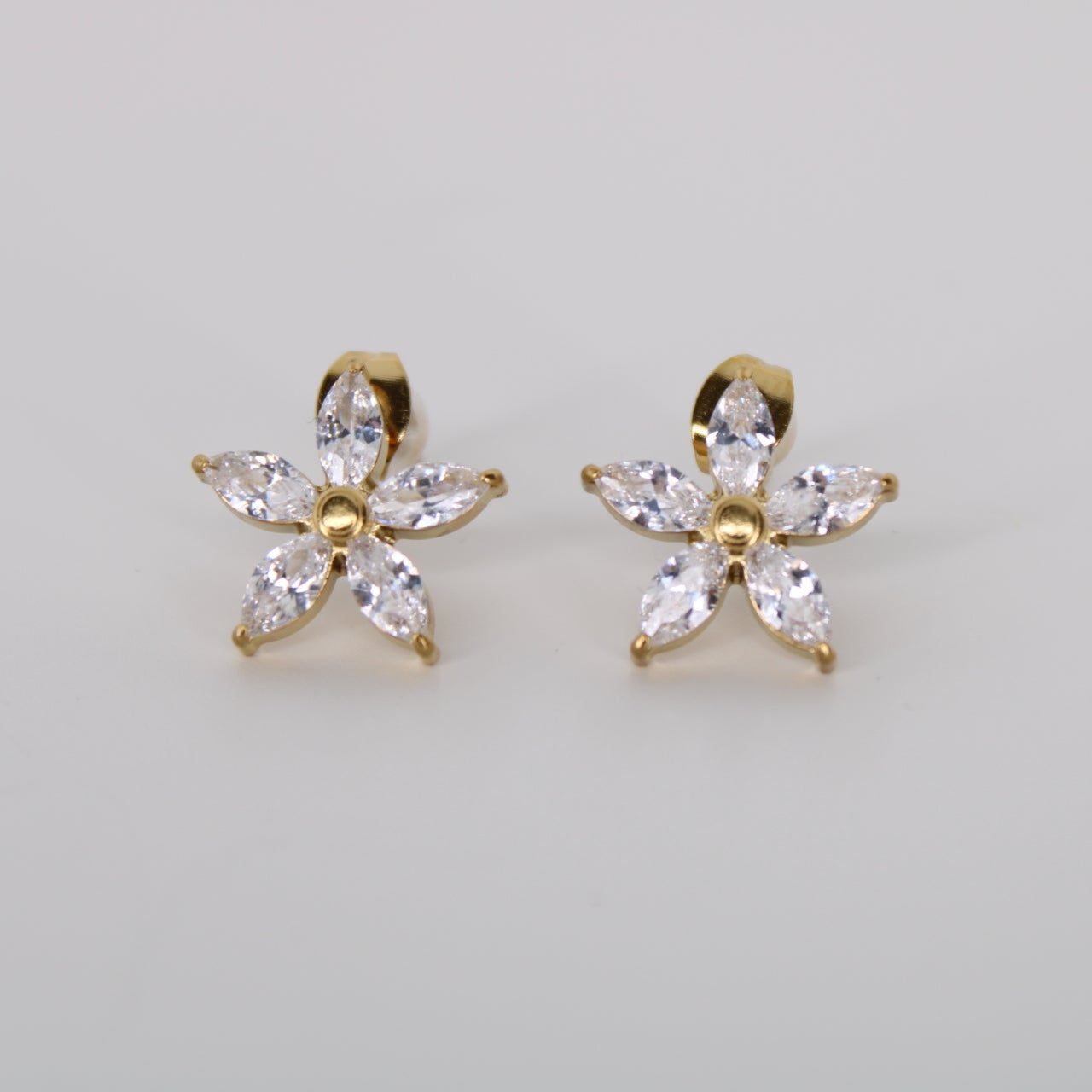 Clous d'oreilles Lyra
